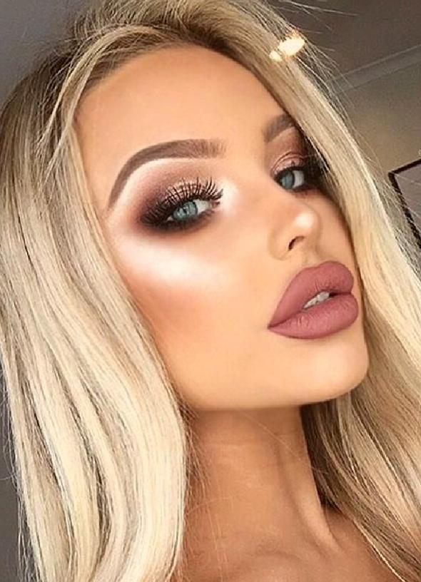 آرایش برنزه با موی بلوند آرایش برنزه با موی بلوند