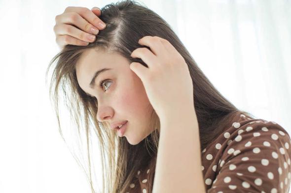 علت سفید شدن مو در نوجوانی