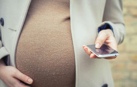 استفاده از موبایل و اینترنت در بارداری
