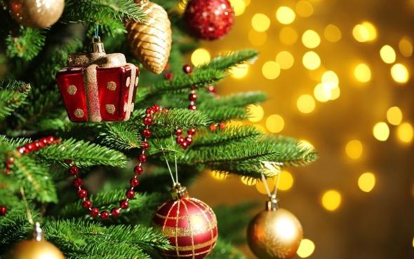 تزیین درخت کریسمس با وسایل ساده