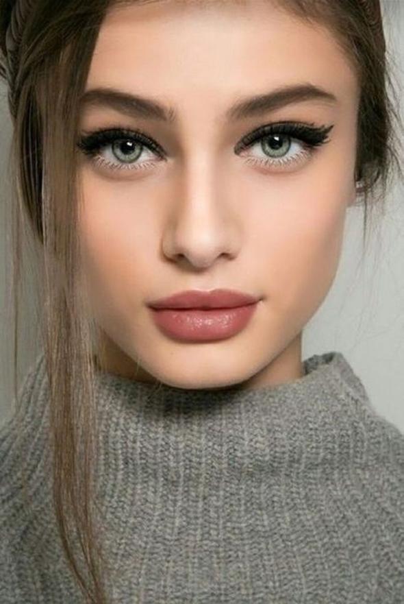 ترند آرایشی چشم گربه ای2021 ترند آرایشی چشم گربه ای