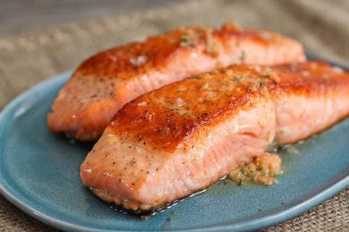مواد غذایی شادی آور مصرف ماهی سالمون برای نشاط بیشتر