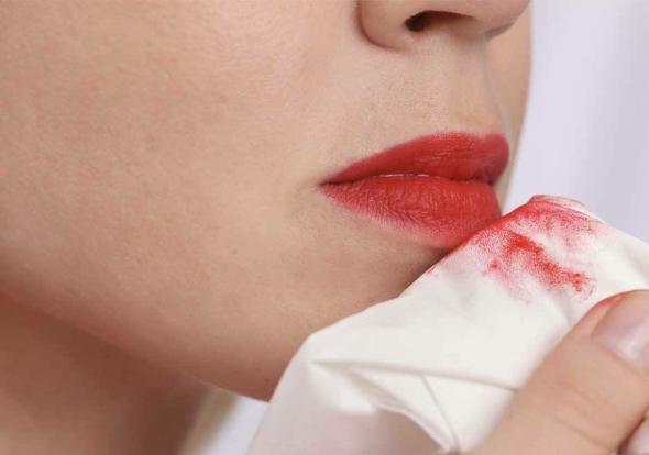 پاک کردن رژلب نحوه پاک کردن آرایش