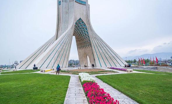 برای سیزده بدر این مکانهای زیبا را در تهران از دست ندهید سیزده بدر در میدان آزادی تهران