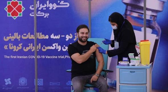 چهرههای معروف و محبوبی که واکسن ایرانی کرونا را تزریق کردند بابک جهانبخش