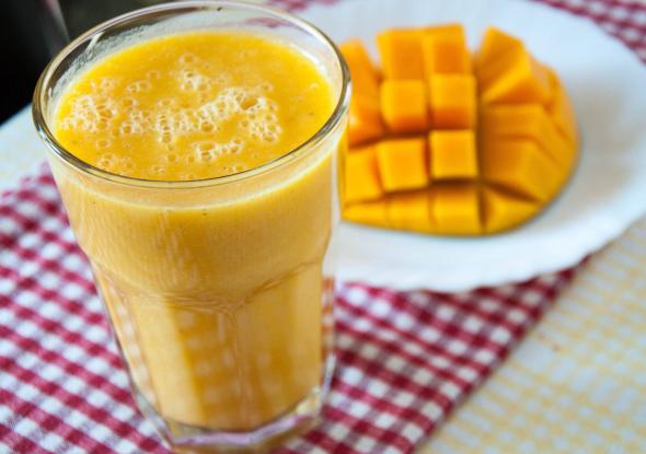 آموزش تهیه شیر انبه، اسموتی انبه و آبمیوههای مختلف با انبه شربت انبه هندی