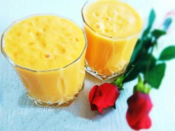 آموزش تهیه شیر انبه، اسموتی انبه و آبمیوههای مختلف با انبه طرز تهیه انبه بستنی