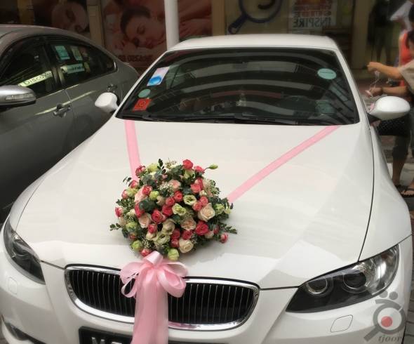 تزئین ماشین عروس با تور و گل