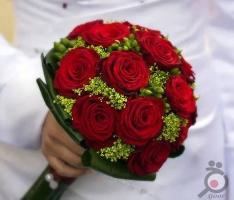 دسته گل عروس رز قرمز 
