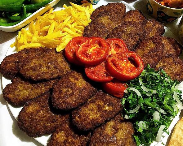 طرز تهیه کتلت گوشت و سیب زمینی با فوت و فن مادربزرگها طرز تهیه کتلت گوشت
