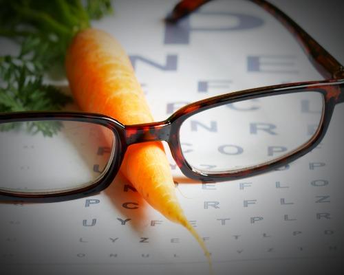 خوص آب هویج برای بهبود بینایی