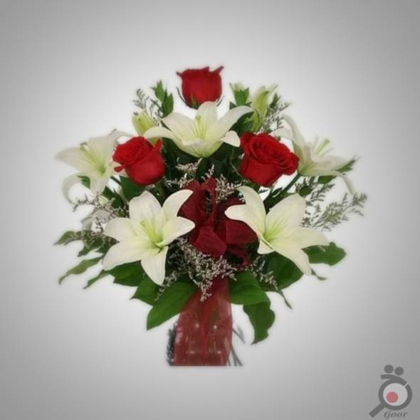 دسته گل عروس با لیلوم سفید و رز قرمز