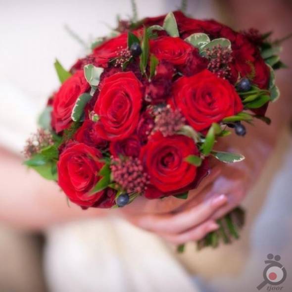 دسته گل عروس رز قرمز صورتی