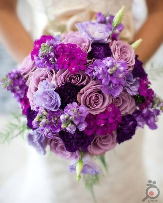 دسته گل عروس به رنگ بنفش