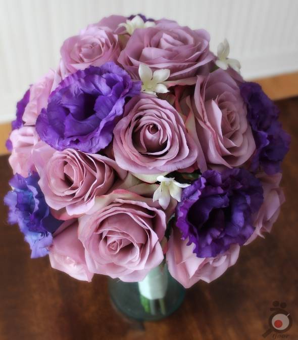 دسته گل عروس با گل های صورتی و بنفش