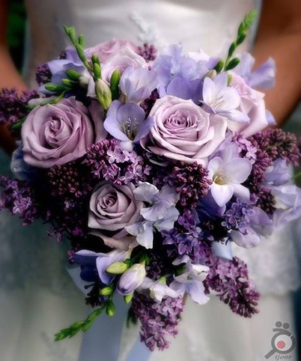 دسته گل عروس بنفش زیبا