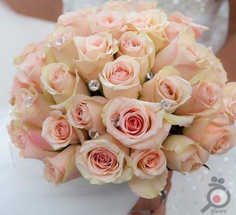 دسته گل عروس مصنوعی با رنگ های زیبا