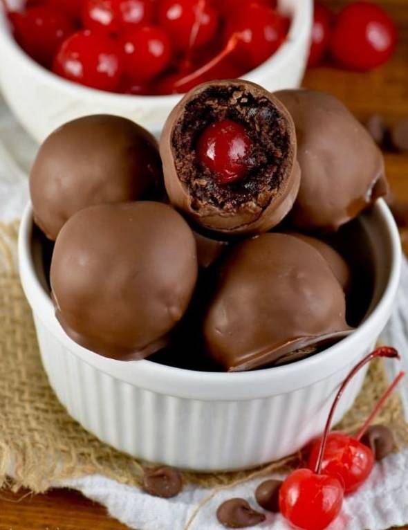 مدل تزیین شکلات با میوه برای روز ولنتاین