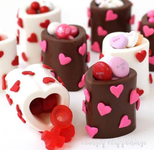 تزیین زیبای شکلات قلب استوانه ای برای ولنتاین
