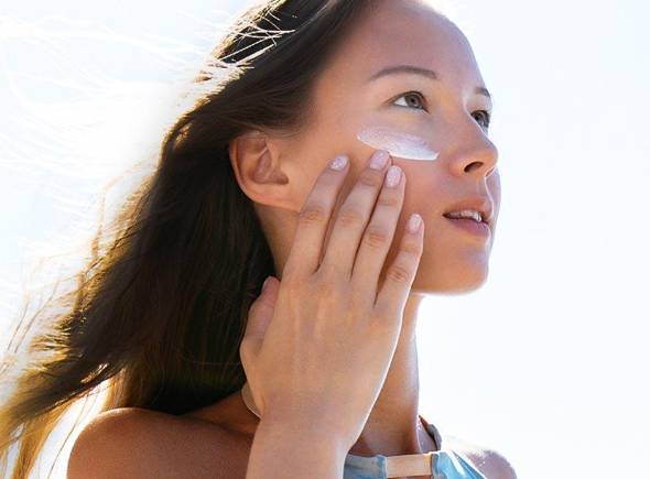 کرم ضد آفتاب برای پوستهای خشک