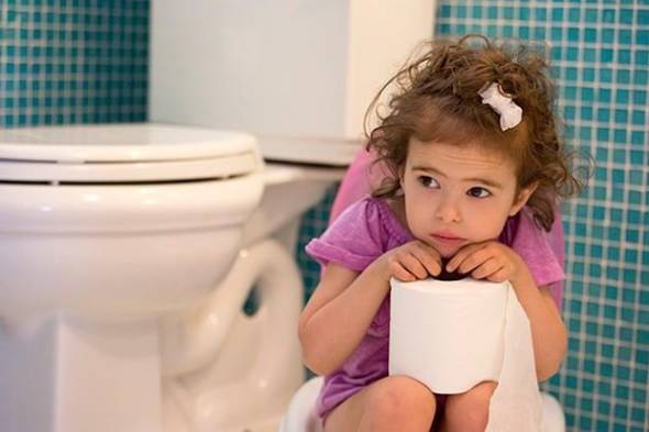 پیامدهای تنبیه کودک در هنگام کثیف کردن شلوارش 