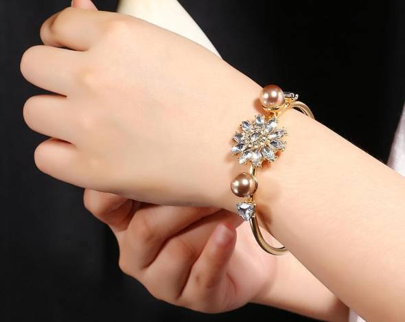دستبند زیبا و لاکچری دخترانه