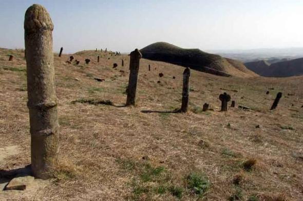 مکانهای دیدنی و تفریحی شهر تبریز کدامند؟ قبرستان تاریخی پینه شلوار تبریز