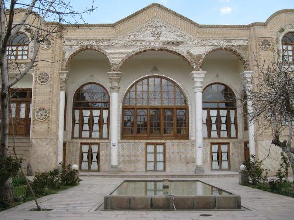 مکانهای دیدنی و تفریحی شهر تبریز کدامند؟ خانه سفال تبریز