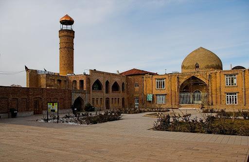 مکانهای دیدنی و تفریحی شهر تبریز کدامند؟ مقبره جهانشاه تبریز