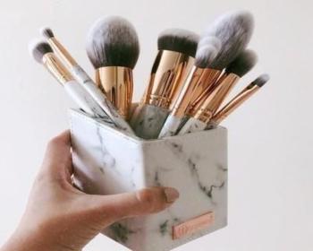 در عرض چند دقیقه لوازم آرایش خود را بشویید و استریل کنید تمیز کردن لوازم آرایشی