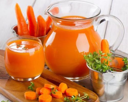 خواص آب هویج تازه برای سلامتی آشنایی با خواص آب هویج تازه و مضرات آب هویج