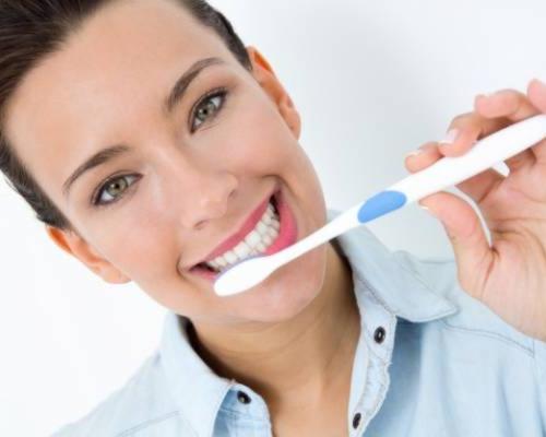 روش‌های خانگی سفید کردن دندان‌ها