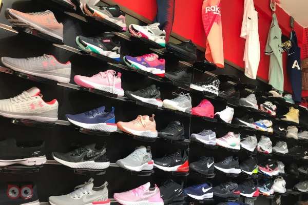 تخفیف کتانی ورزشی