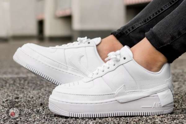 حراج بزرگ فصل پوشاک ورزشی نایک