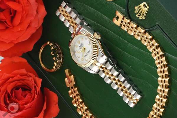 تخفیف بر روی ساعت های زنانه و مردانه از بهترین برندهای دنیا تخفیف بر روی ساعت های زنانه و مردانه از بهترین برندهای دنیا