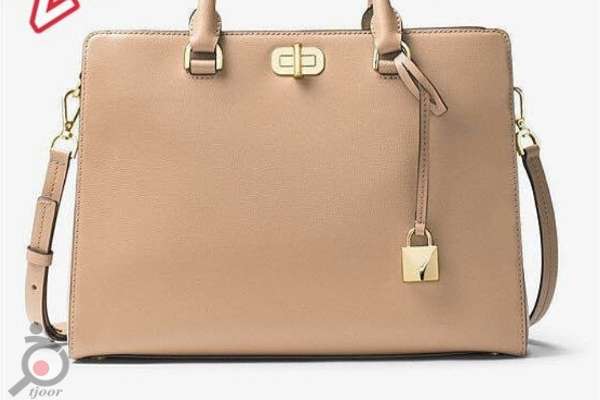 فروش ویژه لباس شب و کیف و کفش مجلسی زنانه در مجموعه گروه شوروم نیلو فروش ویژه لباس شب و کیف و کفش مجلسی زنانه در مجموعه گروه شوروم نیلو