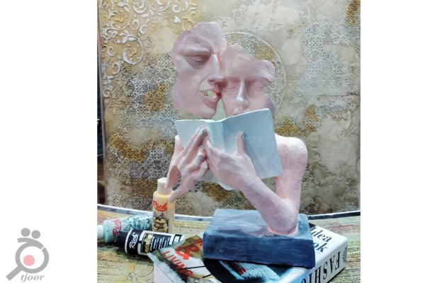 مجسمه کتابخوان