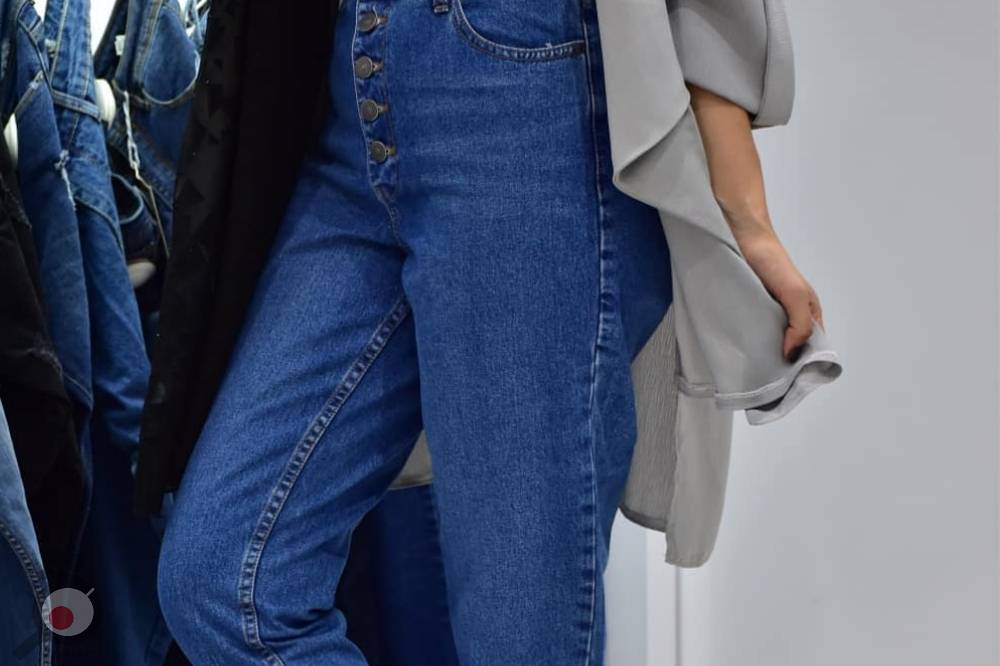 تخفیف انواع شلوار جین در فروشگاه ایواز