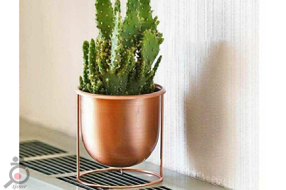 گلدان فلزی پایه دار در رنگ و اندازه های متنوع گلدان فلزی پایه دار در رنگ و اندازه های متنوع